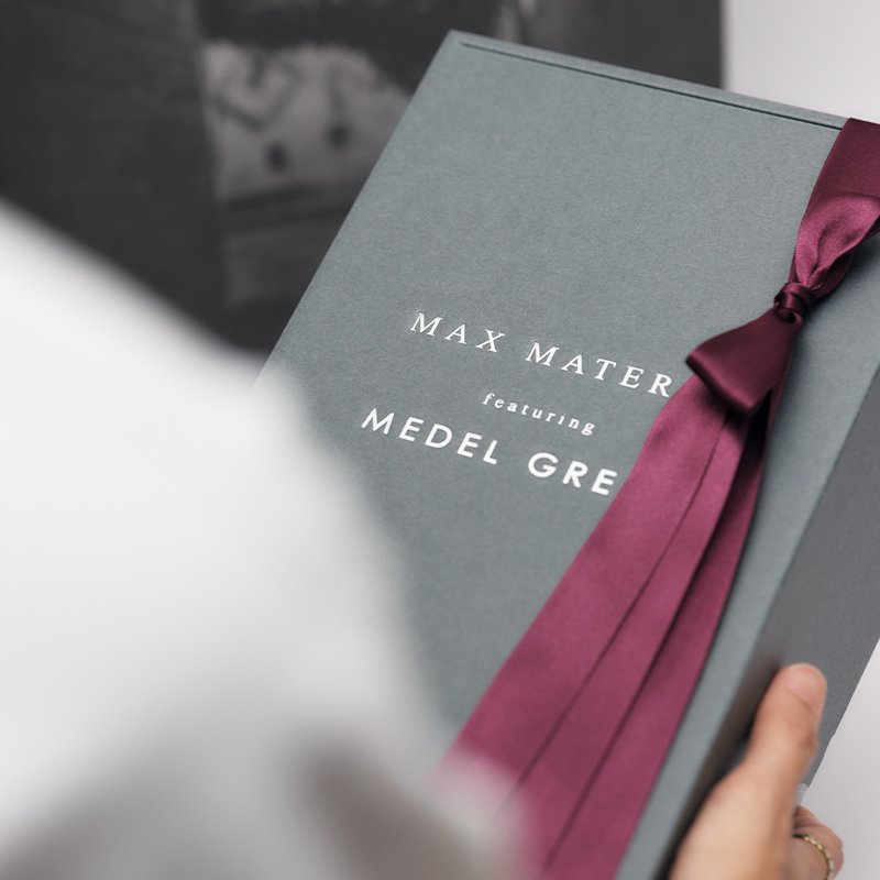 画像45: ◆ 最新作 ◆「 繁栄の象徴シリーズ 」 MAX MATERIA feat MEDEL GREEN　◆バスタオル１P＆オリーブ若木 ◆ デザイン黒樹脂鉢＆ギフトBOX入り　オリーブ：底から葉先まで約25〜40cm前後に剪定済 (45)