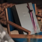 画像2: ◆ 最新作 ◆「 繁栄の象徴シリーズ 」 MAX MATERIA feat MEDEL GREEN　◆バスタオル１P＆オリーブ若木 ◆ デザイン黒樹脂鉢＆ギフトBOX入り　オリーブ：底から葉先まで約25〜40cm前後に剪定済 (2)